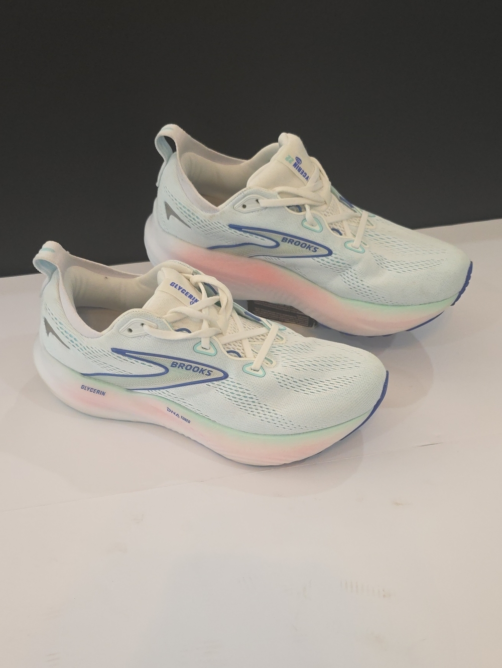Brooks Glycerin 22 Women's White Running Shoes Pastel Accents Size 10 D Wide
